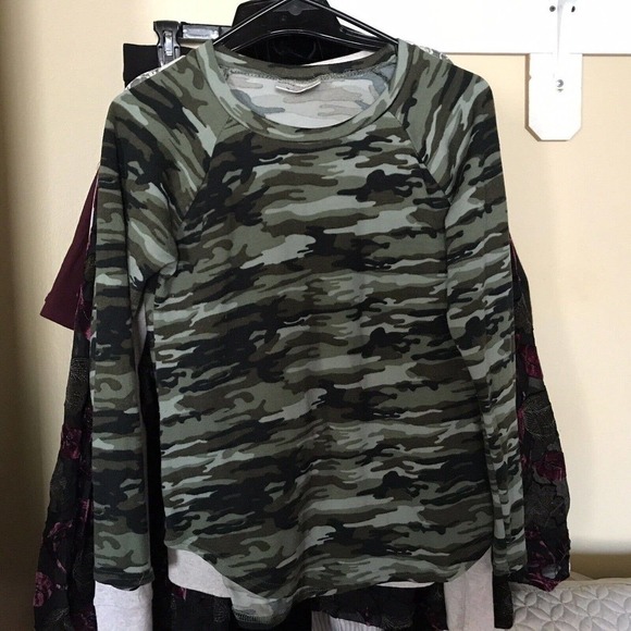 Bobbie Brooks Camo Tee SzM Long Sleeves Knit Round Neck Pre-Owned - Picture 1 of 10